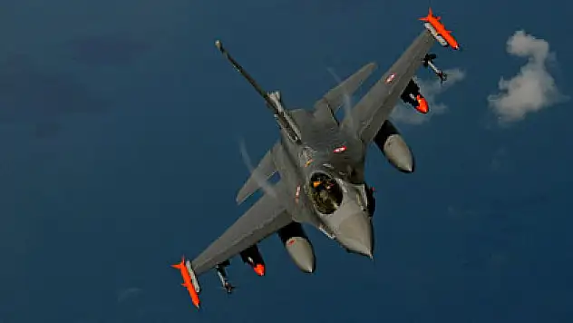 Ege'de Türk uçaklarına Yunan tacizi