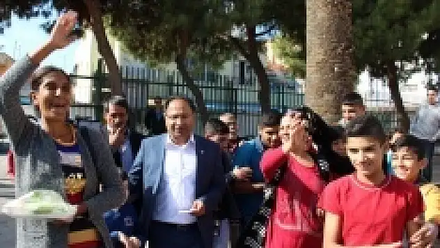 Roman milletvekili sandığa güle oynaya gitti