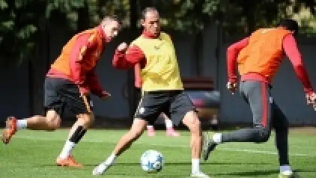 Galatasaray'da Benfica hazırlıkları sürüyor