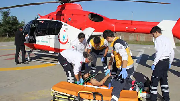 Yılanın soktuğu gence, ambulans helikopter yetişti