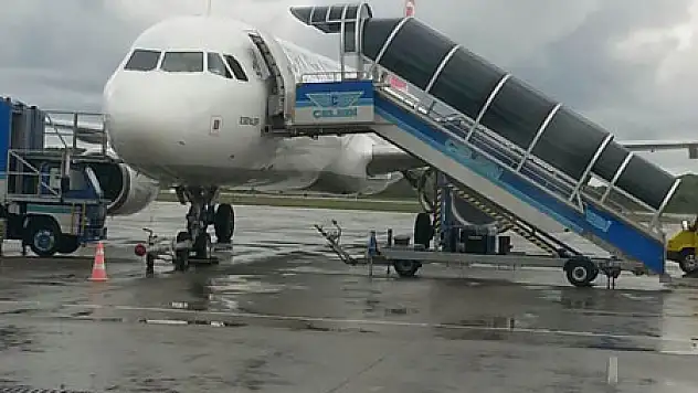 Yolcu Uçağı Kalkışa Hazırlanırken Arızalandı