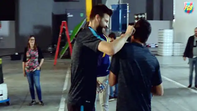 Pique, Arda'nın kulağını çekti