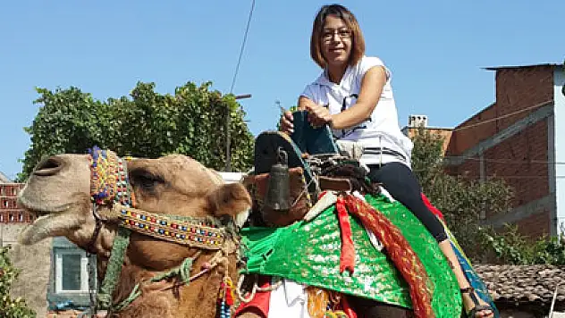 Yörük kızları devecilik sektörüne el attı