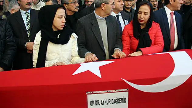 AYNUR DOKTORA GÖZYAŞI 