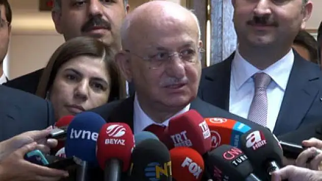 AK Parti'nin adayı Kahraman başvurusunu yaptı