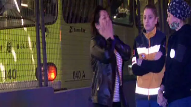 Ölen eşinin başında kriz geçirdi