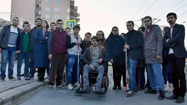 Engelli öğrenciler alt geçide asansör yapılmasını istiyor