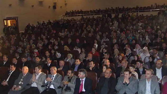 'Fedakarlık' adlı tiyatro oyunu Çarşamba'da sahnelendi