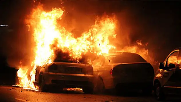 3 araç küle döndü!