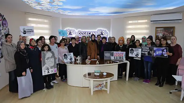 Özgecan'da 'Şiddet' Tepkisi