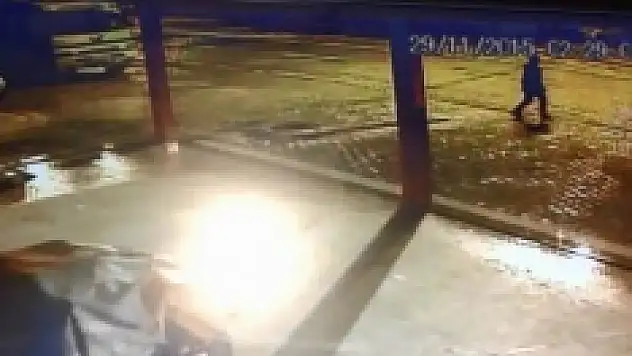 Deprem anı güvenlik kameralarına yansıdı