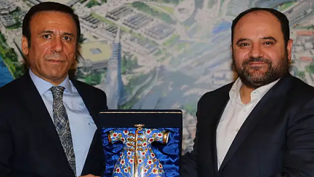 GENÇ: 'DEĞERLERİNE BAĞLI BİR NESİL HEDEFLİYORUZ'