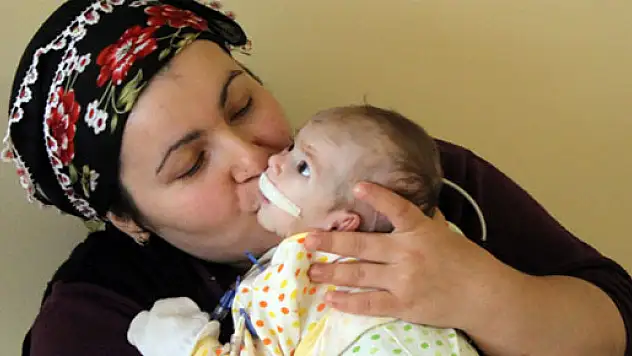 Yağız bebek iyileşeceği günü bekliyor