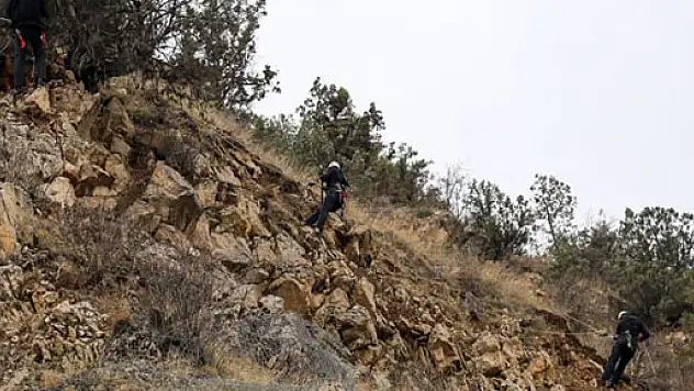 Gümüşhane-Trabzon karayolunda heyelan