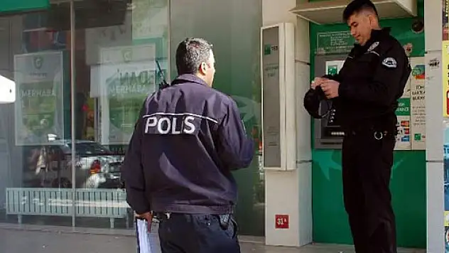 Çalan banka alarmı polisi harekete geçirdi