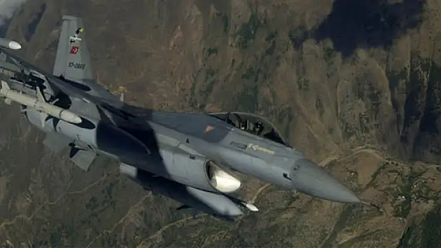 Suriye sınırında F-16'larla devriye uçuşu