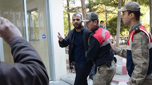 Suç makinesi, gazetecilere saldırdı