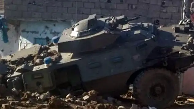 Sur'da panzerin geçişi sırasında bomba patladı