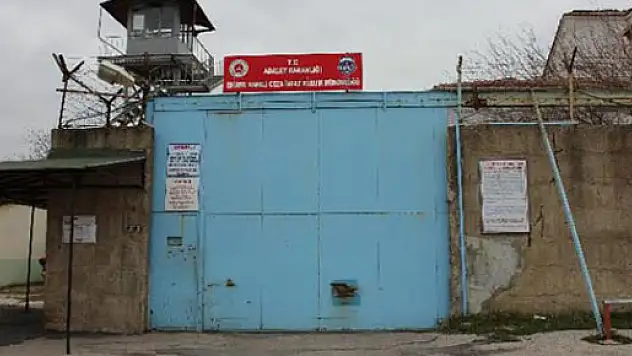 Cezaevi müdürüne silahlı saldırı