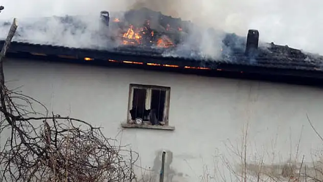 Şehit annesinin evi yandı