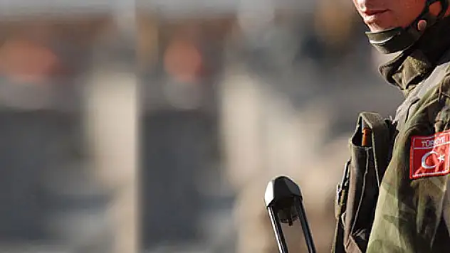 Sur'da 2 asker yaralandı