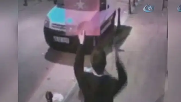 Türk bayrağına çirkin saldırı