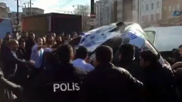 Sultanahmet'teki olay yerine giden polis ekibi kaza yaptı