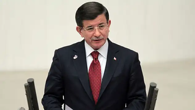 Davutoğlu'ndan o akademisyenlere sert tepki