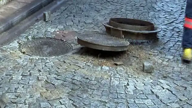 70 kiloluk rögar kapağı 8 metre havaya fırladı