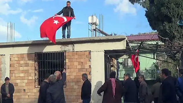 Şehit polisin baba ocağına ateş düştü