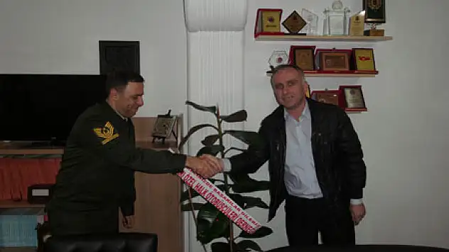Komutan Akçay' a ziyaretler sürüyor