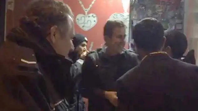 Dükkanda müşterisini unuttu