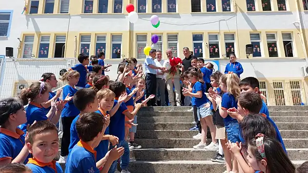 45 yıllık öğretmene duygulandıran tören