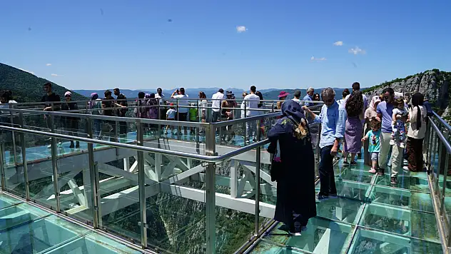 450 Metrelik Cam Teras Adrenalin Tutkunlarını Bekliyor