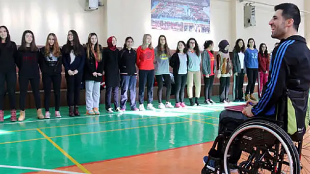 Engel tanımayan beden eğitimi öğretmeni