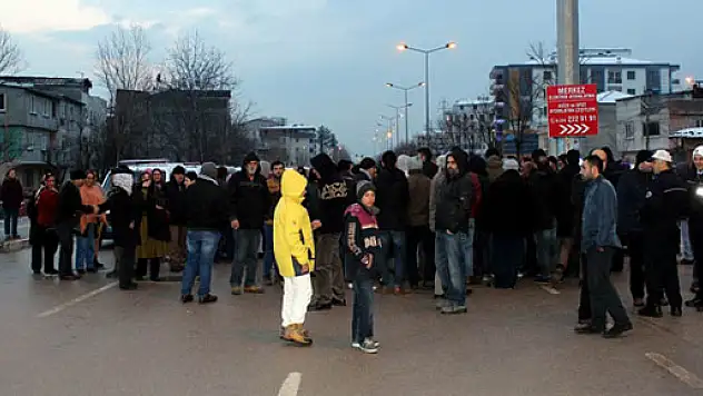 Bursa'da vatandaşlar saatlerce yol kapattı