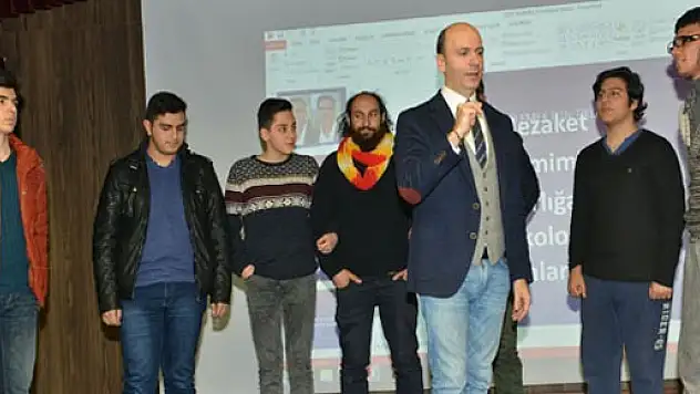 Ünlü sunucu gençlere iletişimi anlattı