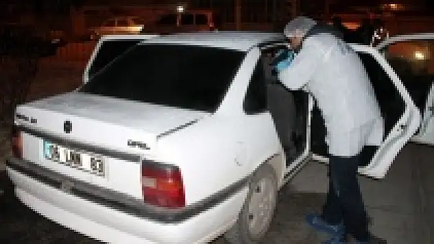 Kardeşinin arkadaşını bıçaklayarak öldürdü