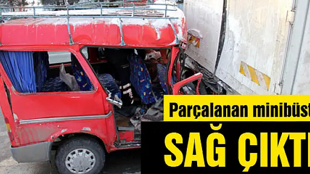 Parçalanan minibüsten sağ çıktı