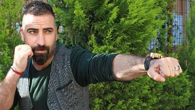 Dolandırıcılar dünya kick boks şampiyonuna denk geldi!