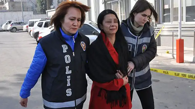 Eşini öldüren kadın: 'İsteyerek yapmadım kazayla oldu'