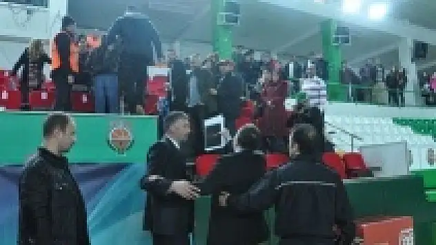 Basketbol maçının ardından 'kültürsüz' gerilimi