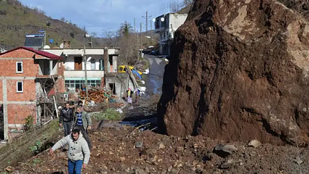 Mahallelinin heyelan nöbeti