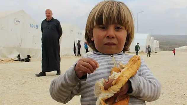 Bayır-Bucak'tan gelen Türkmenler kampa yerleştirildi