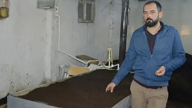 Elinin altında tam 800 bin solucan var