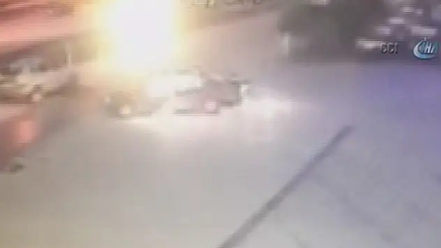 Sızan gazı fark etmeyip sigara yakınca otomobil alev topuna döndü