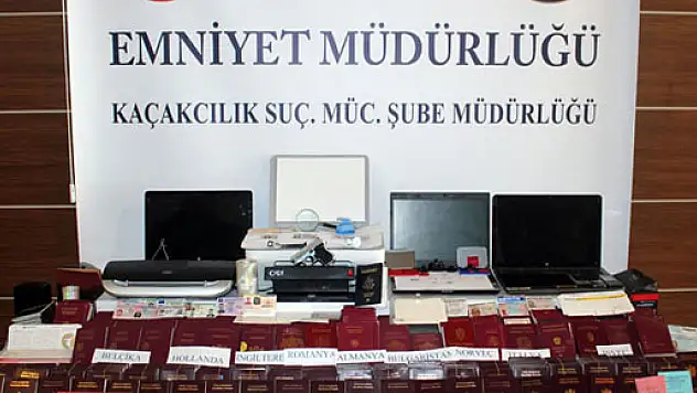 Göçmen kaçakçılarına operasyon: 8 gözaltı