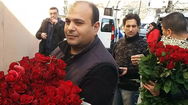 14 Şubat'ta kırmızı gül cep yakacak