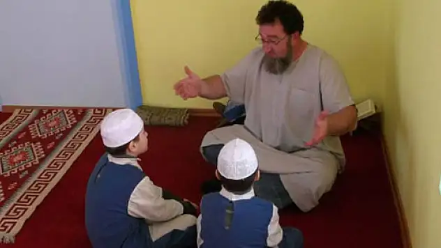 Müslüman oldu, Romanya'da köyüne cami yaptırdı