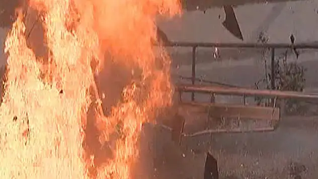 Durağa bırakılan dolu tüp fünyeyle böyle patlatıldı